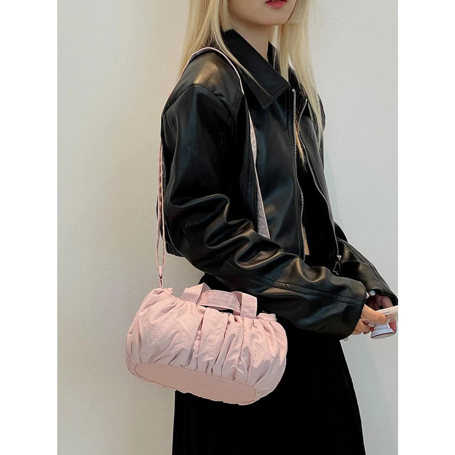 

New Japanese and Korean women's bags with pleats, casual and lightweight cloud bags, hand-held single shoulder crossbody bags