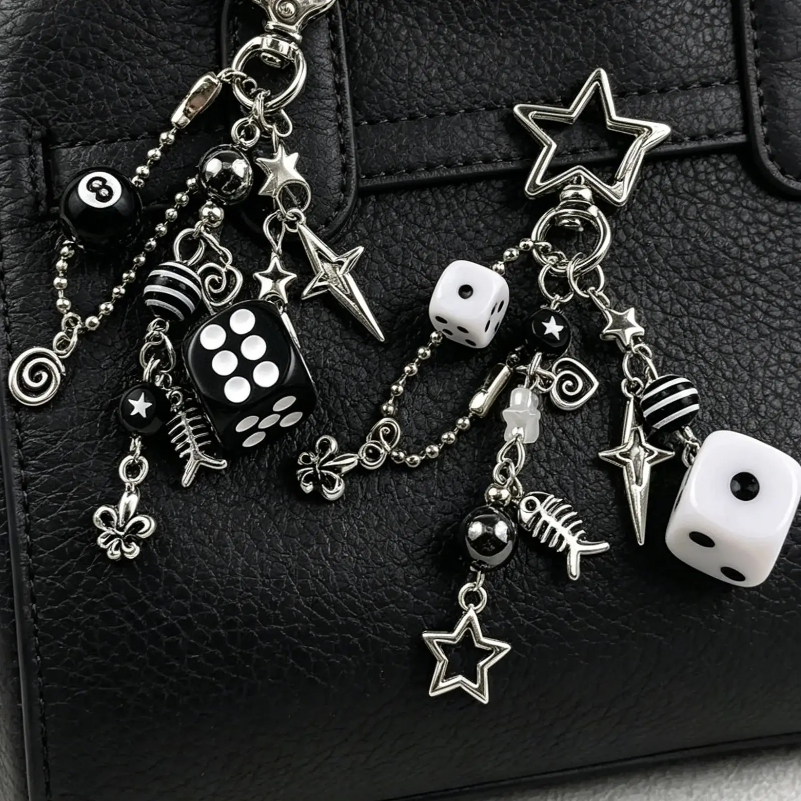 Chaveiros de Dados Pretos e Brancos Artesanais Y2K Góticos Estilo Rockstar Desgastado com Contas, Joias de Moda Grunge Emo para Bolsas