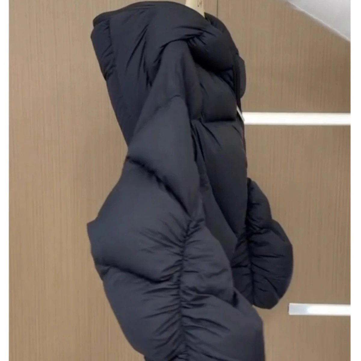 معطف نسائي شتوي جديد لعام 2025 قصير من القطن الأسود سترة نسائية ذات وجهين سميكة ودافئة فاخرة #4