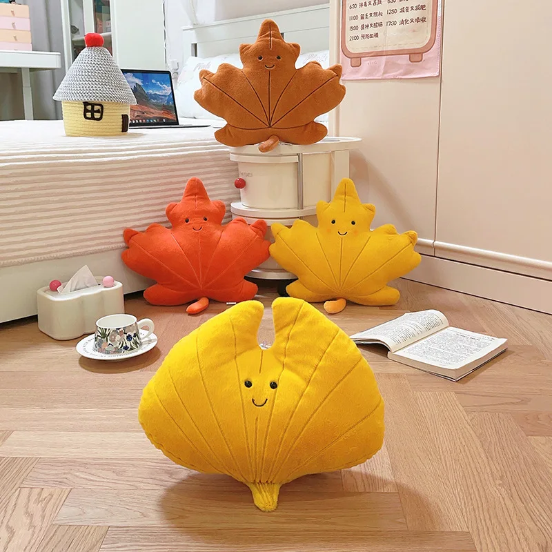 Oreiller en peluche feuille de Gingko d'érable, visage d'émotion doux, plante en peluche, coussin de siège, canapé, chaise, accessoire de décoration pour la maison, cadeau