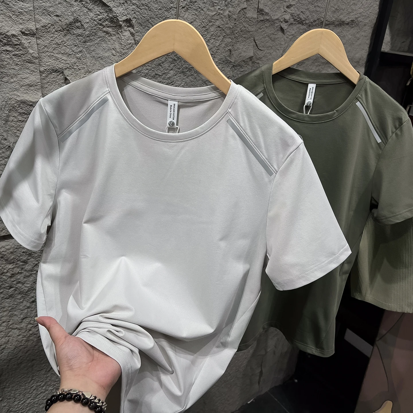 Men's Short Sleeve T-Shirt Breathable Quick Dry Outdoor Sports Polyester Fiber round Neck Reflective Stripe Value Recommendation