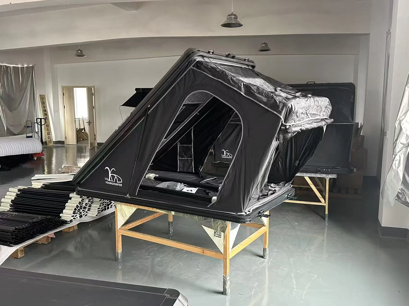 

Luxury Style 4wd Quality Aluminium Frame Extensional Triangle Rooftop Tent Hard Shell Roof Top Tents