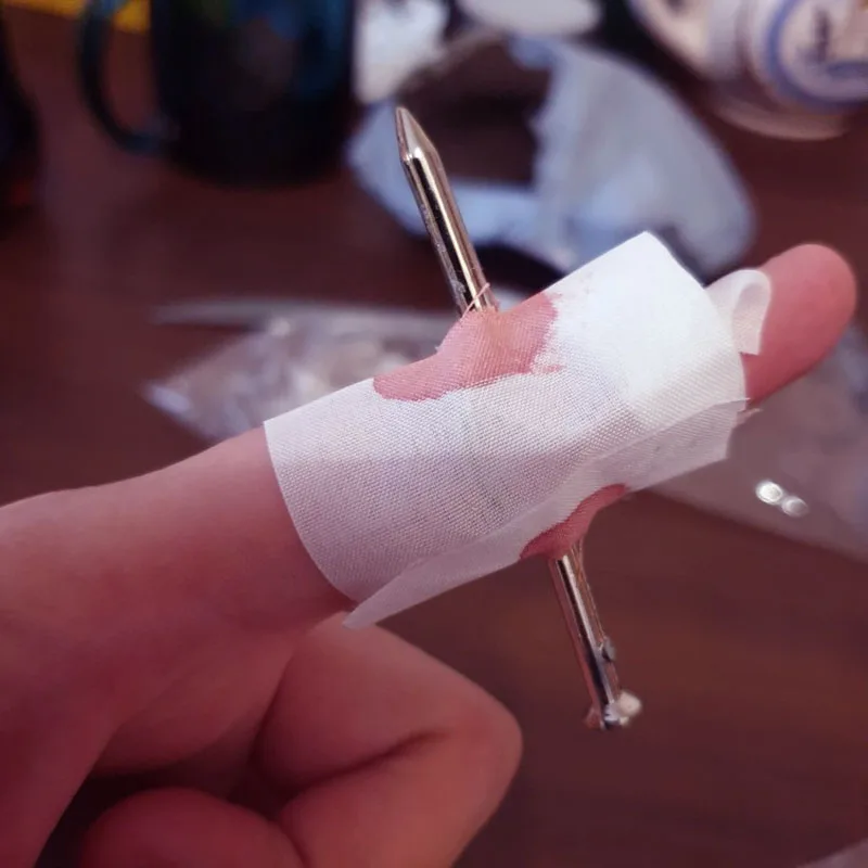 5 قطعة ألعاب كذبة الدم المزحة ماجيك الدعامة نكتة الأظافر وهمية من خلال إصبع ماجيك أدوات مضحكة ألعاب خدعة سحرية