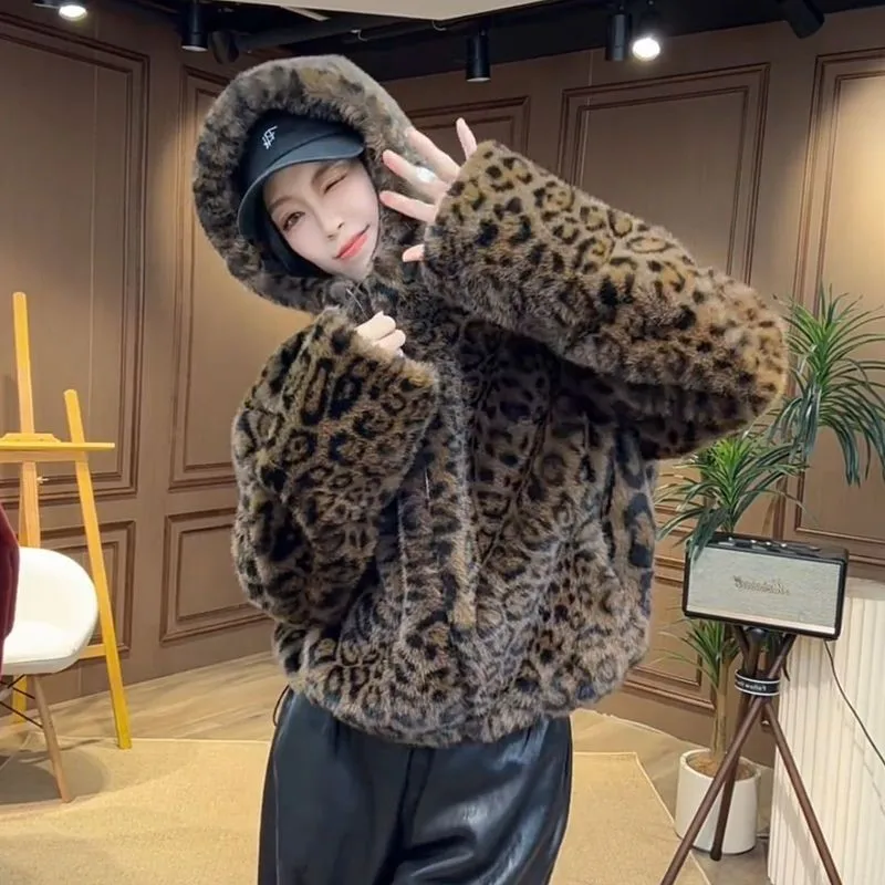 المعطف الصوفي الجديد فضفاض وخفيف قصير