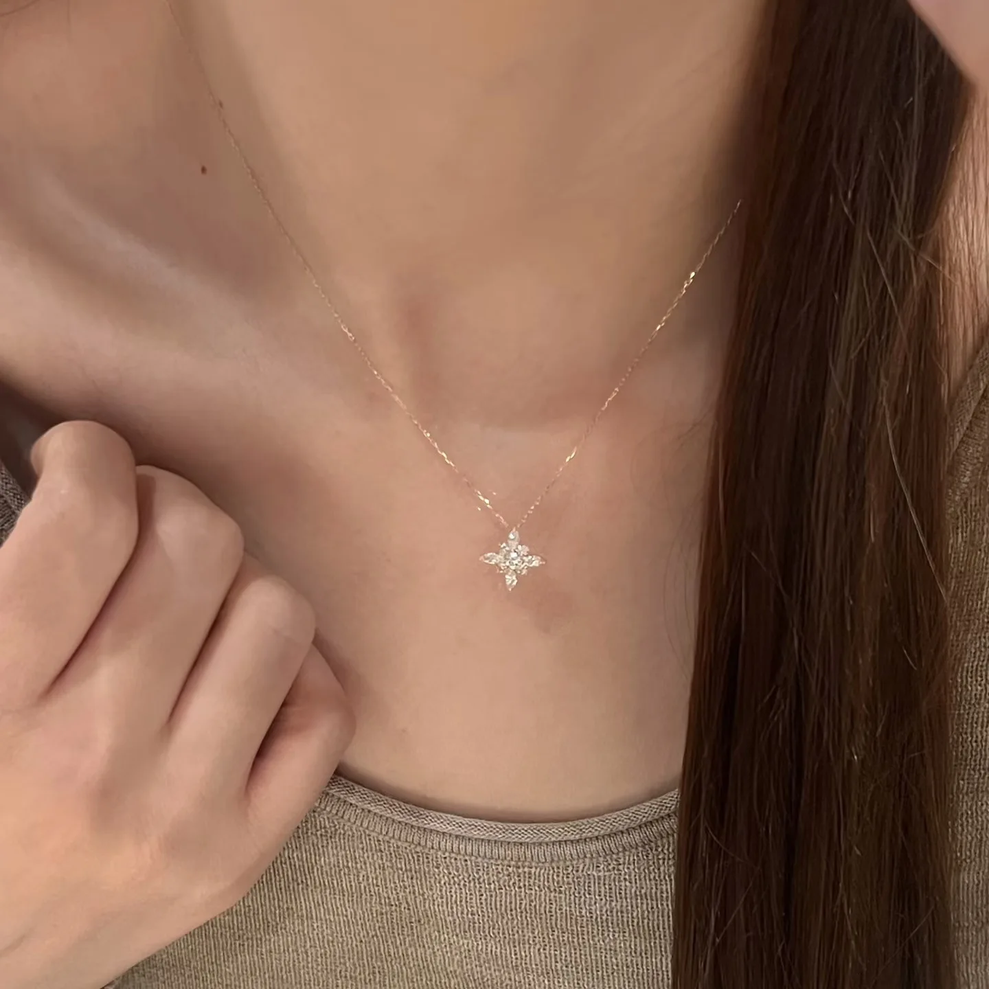 ENSHIR Snow Star Zircon Pendant Necklace For Women Luxury Elegant Sparkling Temperament Gentle Jewelry Gifts Wholesale