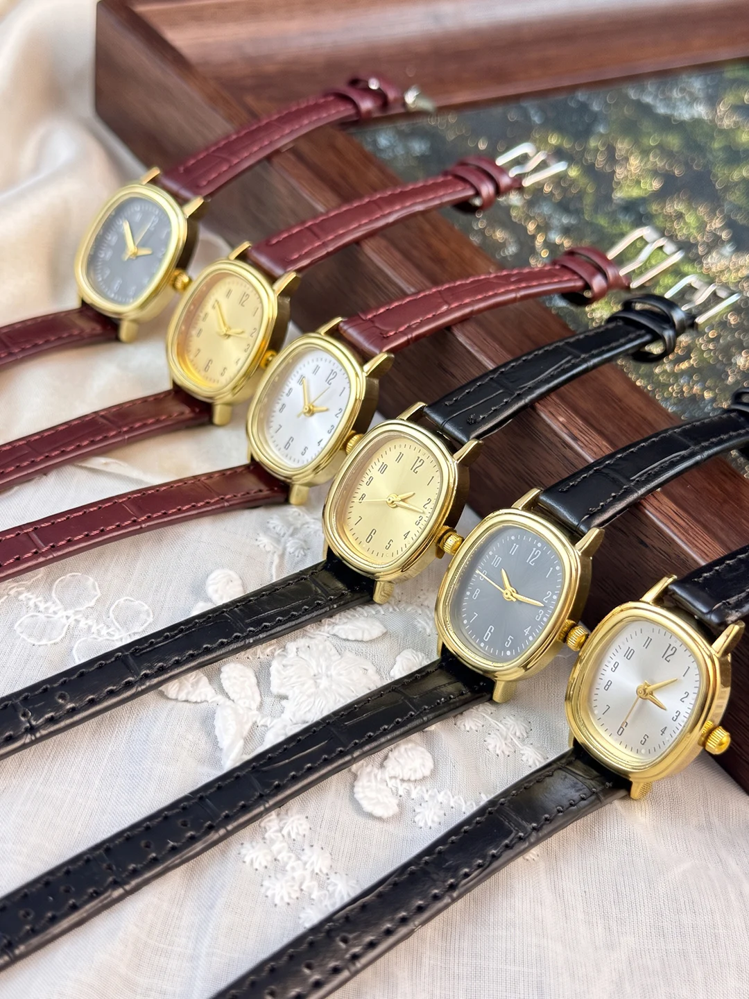 Classic Vintage British Charm Oval Tiny Gold Bead Number Dial PU Leather Strap Fashion Watch for Women