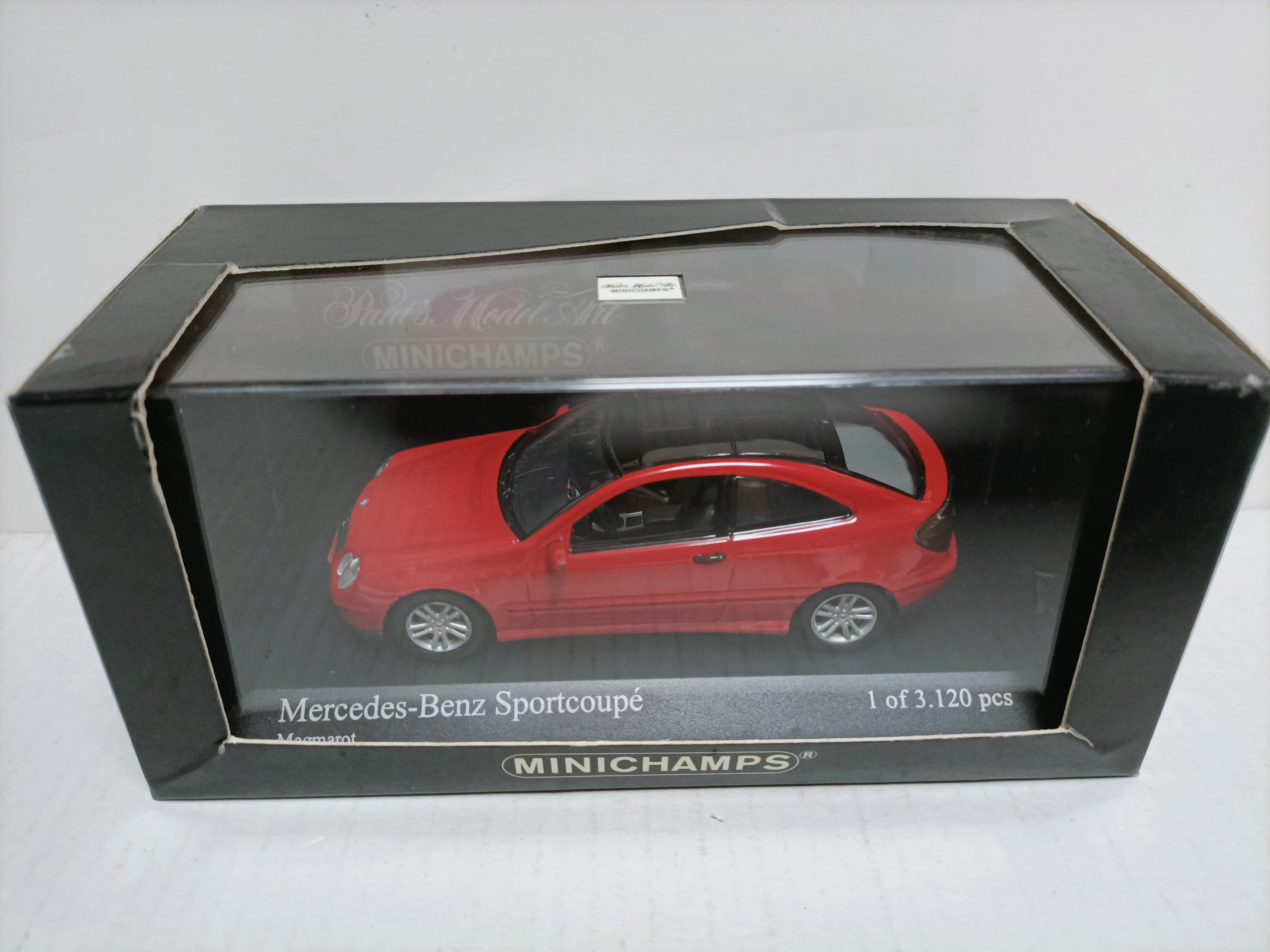 mini-cut-1-43-mercedes-benz-classe-c-sport-coupe-modele-mercedes-sport-coupe-2001