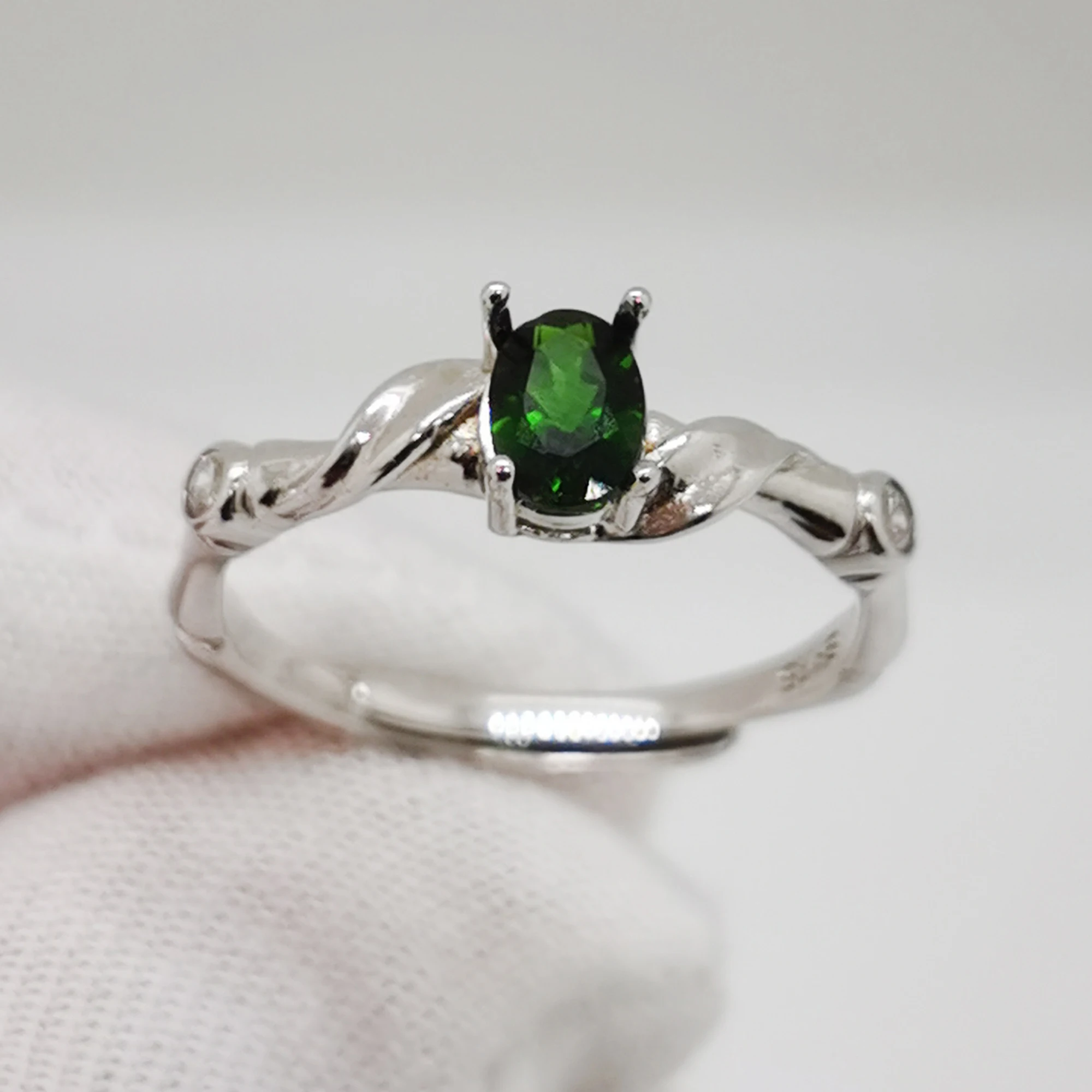 Natural Chrome Diopside Ring for Office Woman 0.5ct 4mm*6mm 100% Natural Diopside Silver Jewelry Gift for Wife