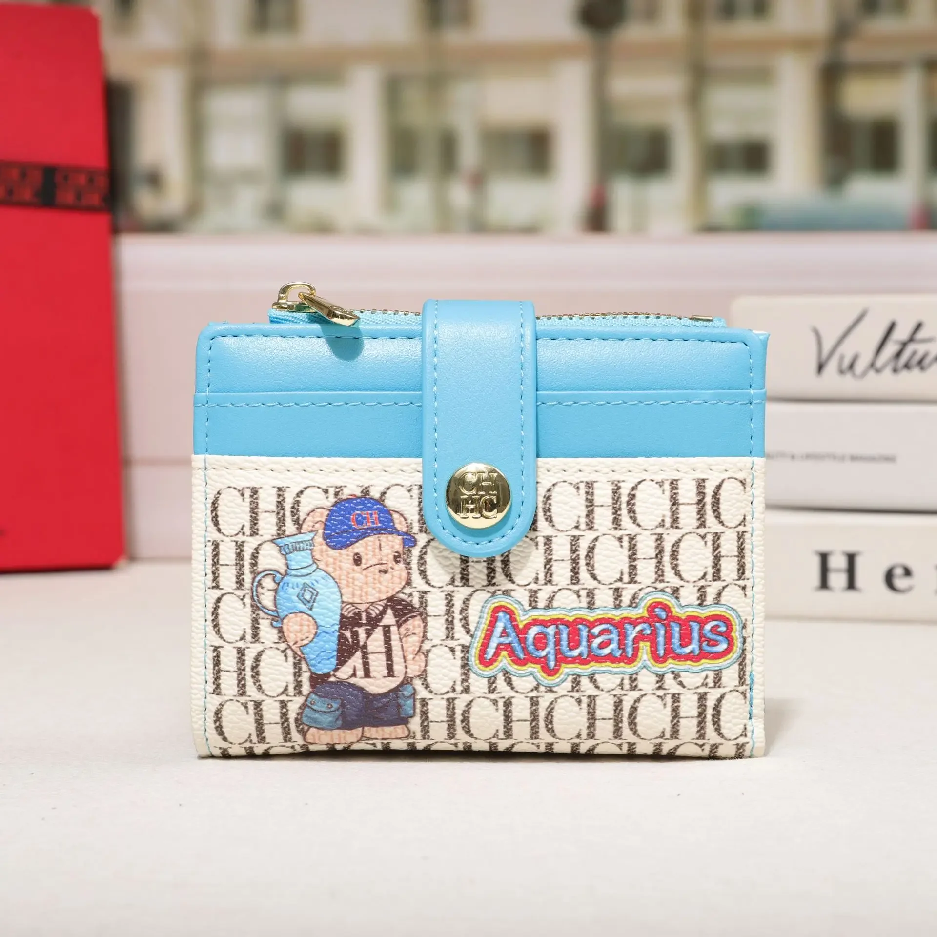 حقيبة ساعي كلاسيكية فاخرة وبسيطة للنساء بتصميم عصري وحقيبة يد بشعار كروس بلون سادة