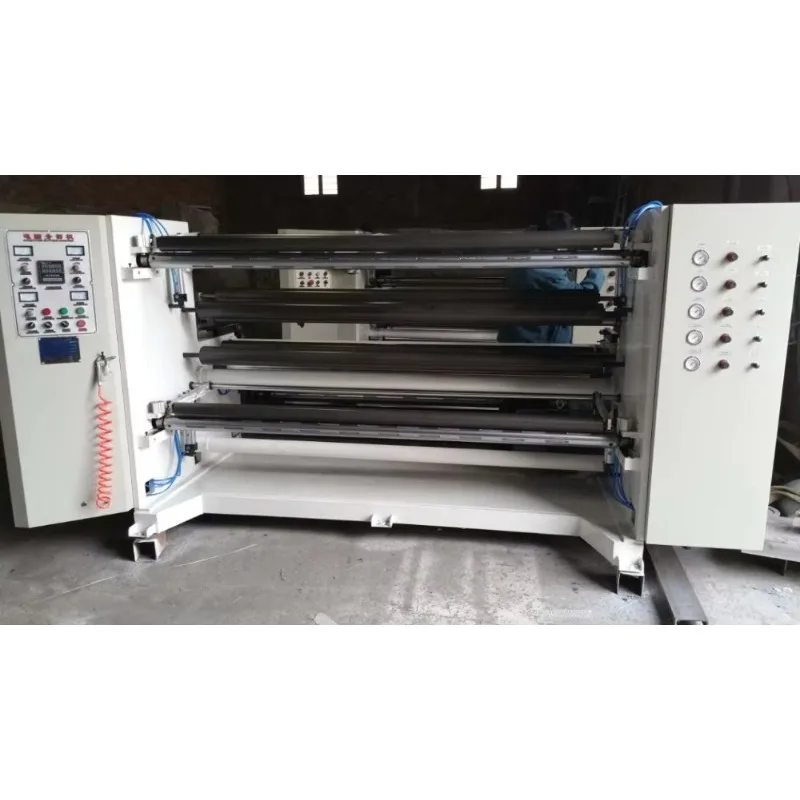 Machine à rembobiner à refendre en plastique horizontal