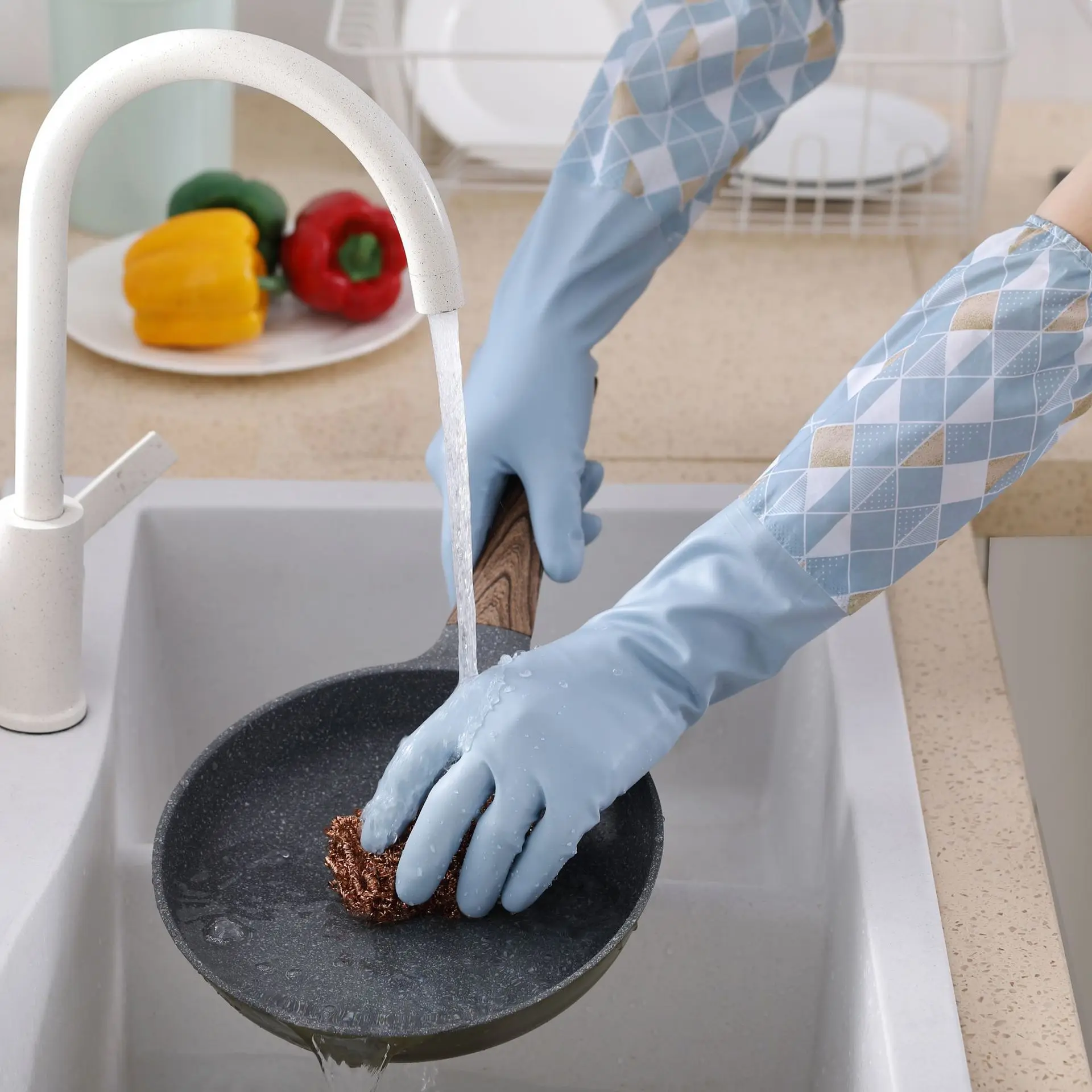 Winter dishwashing with velvet gloves, durable for kitchen chores, thickened for cleaning, waterproof for laundry