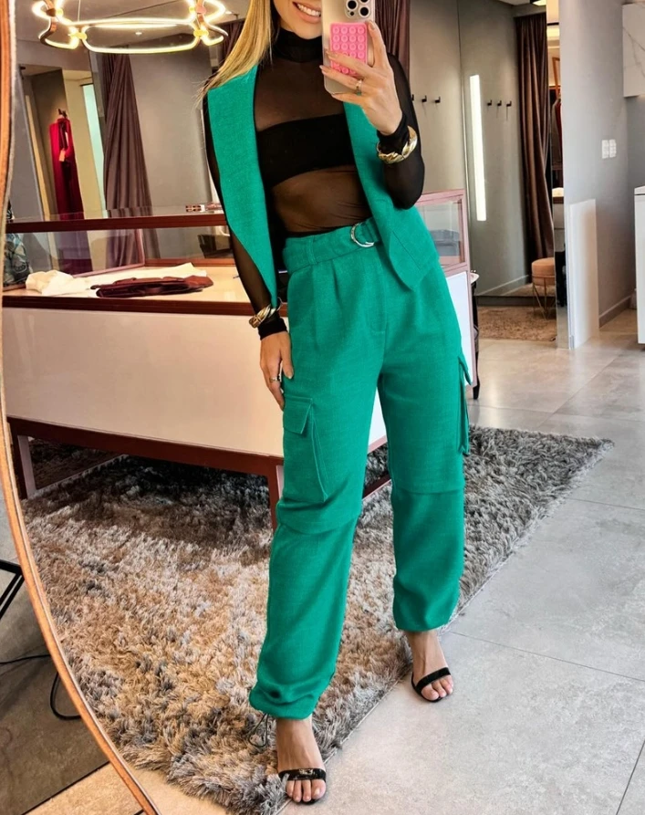 

Trendy 2 - Piece Set: Sleeveless Pocket - Equipped Vest Matched with Casual Tied - Detail Cargo Pants with Cuffed Pockets