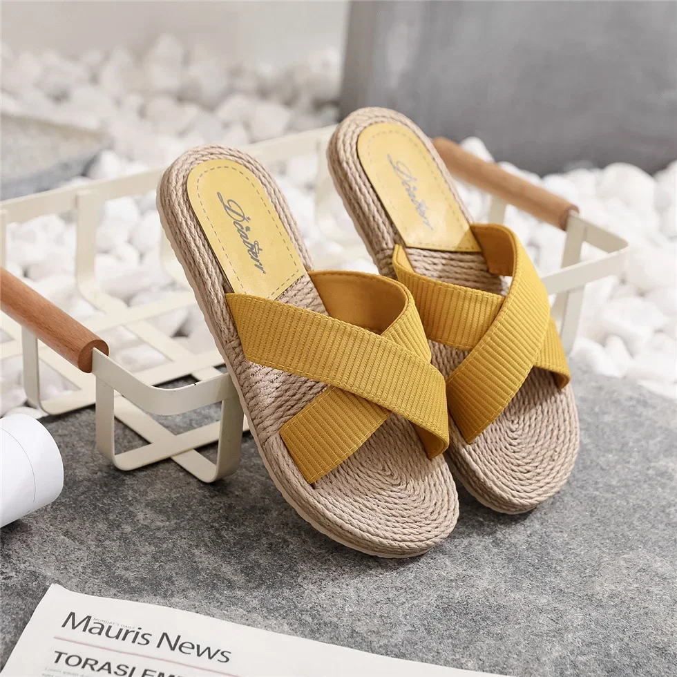 Summer Women Slippers Ladies New Light Slippers Cross Drag Handmade Straw Woven Shoes Hemp Rope Outer Wear Slippers Casual Shoes