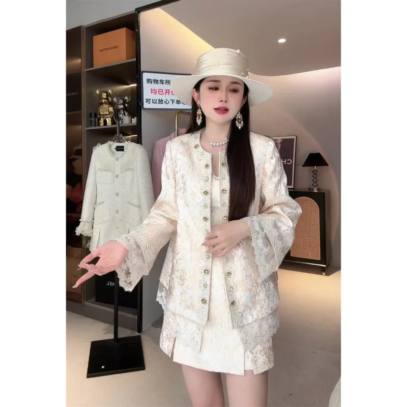 

A New Fashionable Plus-size Set for Commuting in Spring Featuring A Lace Patchwork Coat and Short Skirt in Korean Style High-end