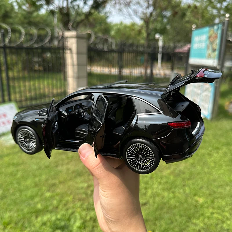 1:18 The 2019 for Mercedes-Benz EQC400 electric SUV alloy car model collection display gifts for friends and relatives