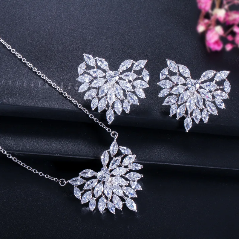 

Popular peach heart zircon necklace earrings two-piece set, Korean version of love jewelry