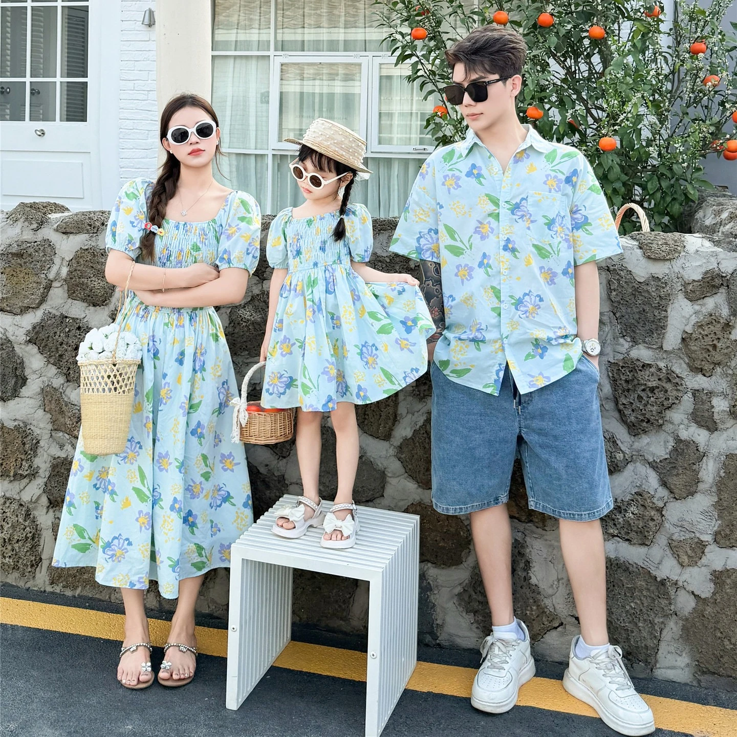 

2026 Summer Korean Family Matching Outfits Mother Daughter Floral Dresses Beach Vacation Family Look Dad Son Shirts