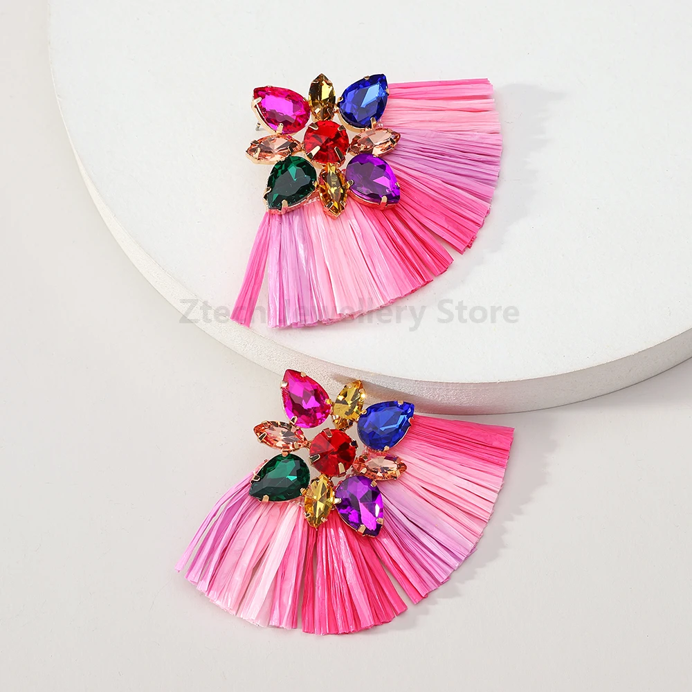 Bohemian Handmade Braid Raffia Fan Shaped Earrings For Women Luxury Designer Inlaid Shiny Glass Piercing Jewelry Accessories