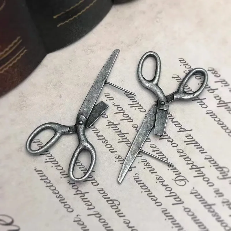 

New retro scissors stud earrings for women, creative and personalized holiday gifts, hot-selling accessories