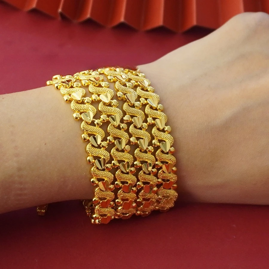 9999 gold S-shaped heart-shaped bracelet, suitable for women to wear. A best-selling item in the Middle East.