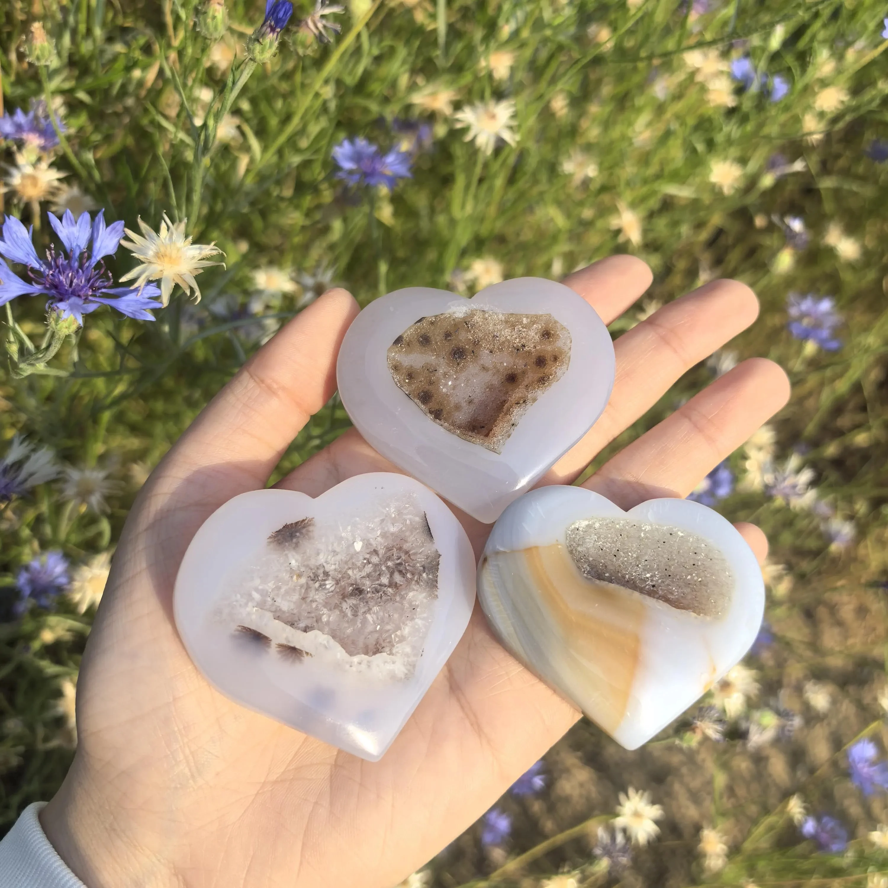 

1pc Natural Agate Geode Heart Carving, Suitable for Holiday Decor, Mineral Specimens, Crystal Collection, Crystal Gift