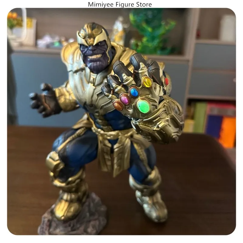 مجموعة هدايا تزيين سطح المكتب من Marvel Thanos Infinity Gauntlet مقاس 36 سم من مادة PVC
