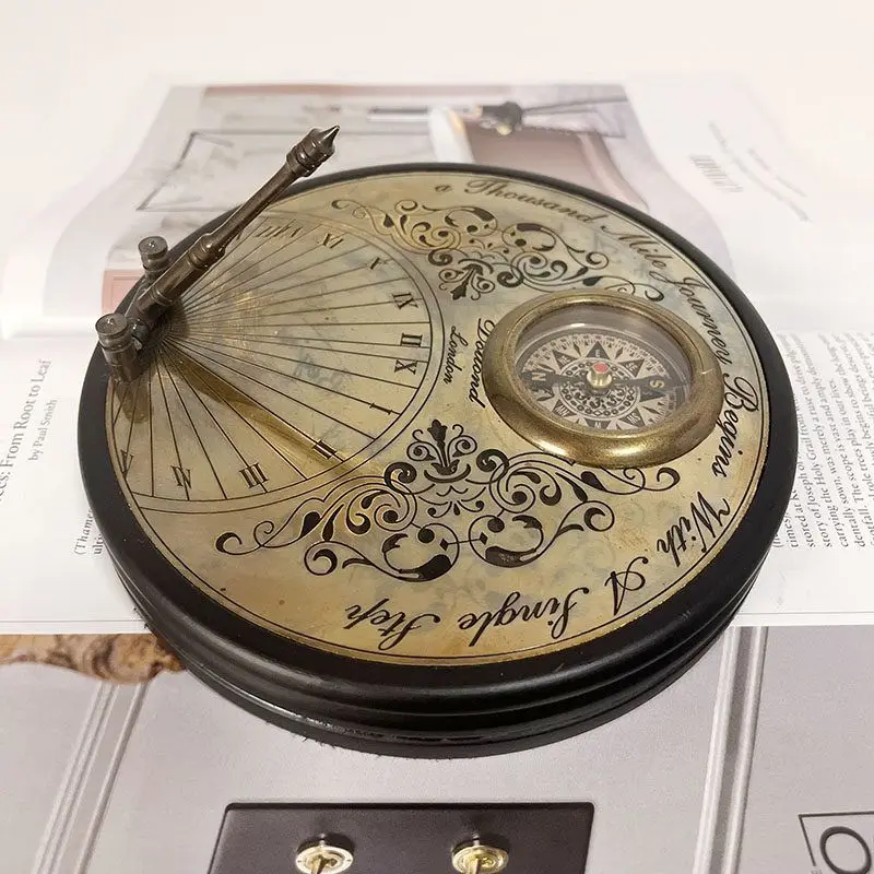 Vintage Brass Nautical Compass Sundial Ornament European Retro Craft Decor Home Desktop Decoration Handicraft Gift