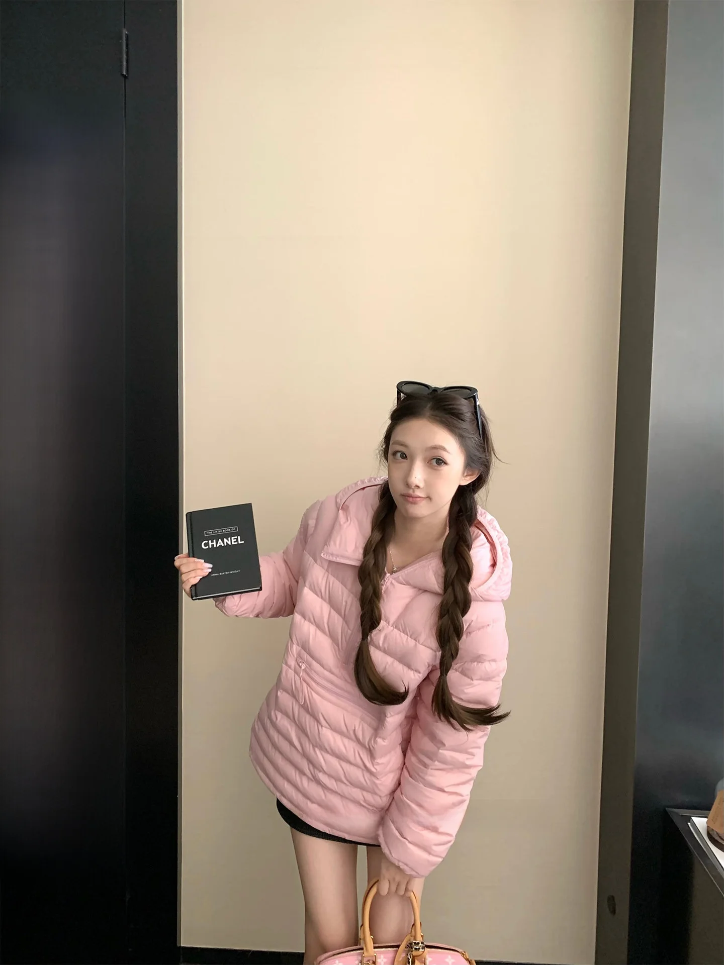 

Теплая женская пуховая куртка в стиле «хлебный пуховик» с длинными рукавами, свободного кроя, на молнии, с ребристым дизайном