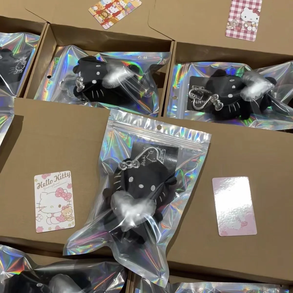 พวงกุญแจตุ๊กตาคิตตี้สีดำผิวขาวน่ารักสไตล์ซานริโอ้ เฮลโล คิตตี้  ของขวัญสำหรับสาวๆ