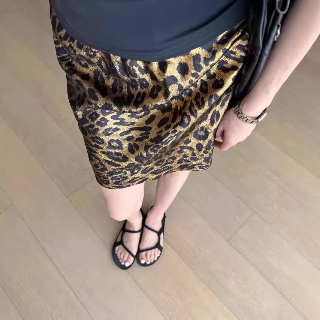 Versatile, Sexy Stretch Waist Pants with Anti-wrinkle and Gold-embossed Elegant Leopard Print A-line Short Skirt for Women