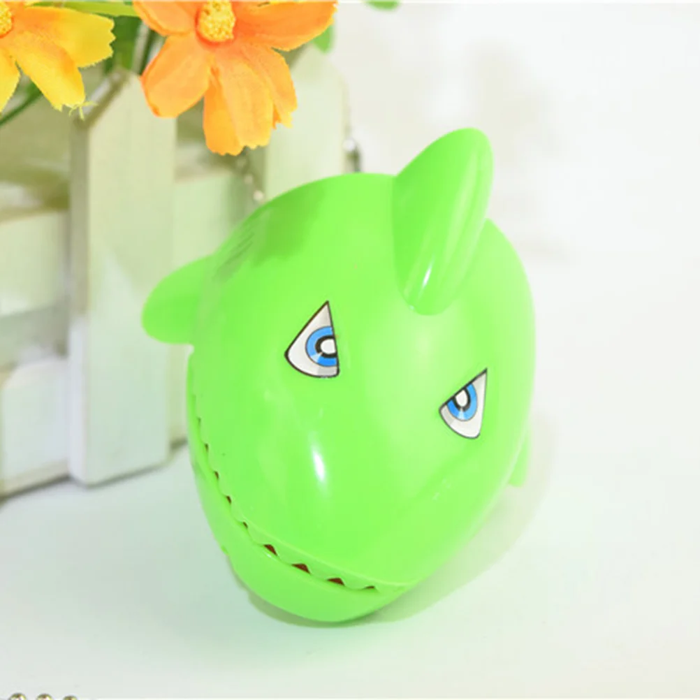 2pcs Novelty Finger Biting Toy Shark Mouth Dentist Bite Finger Game Funny Toy Shark Game Kids Children Gift (Blue + Green