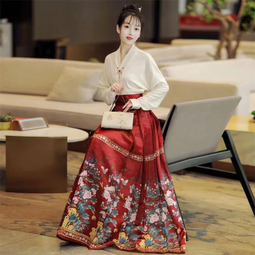 

Original Improved Ming Dynasty Ancient Traditional Daily Wear Chinese Horse Face Skirt Modern Ma Mian Skirt Hanfu