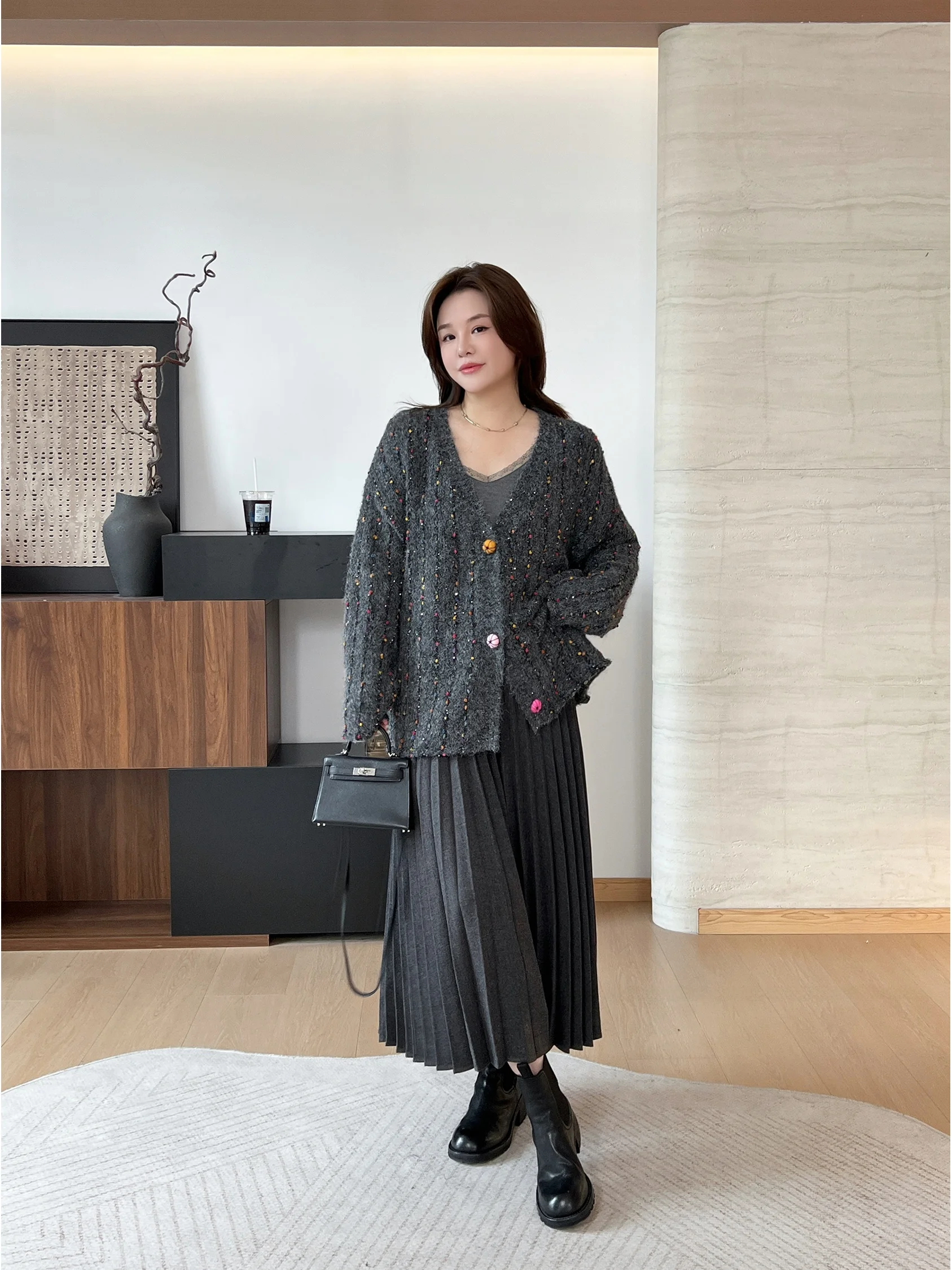 

Hand-Knitted Large Size Women's Stripe V-Ne Sweater Cardigan Bean Flower Yarn Casual Loose Fit Long Sve Polyester Blend