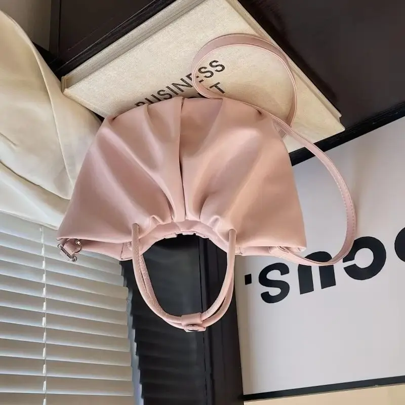 

Premium Versatile Portable Commuter Messenger Bag Fashionable Shoulder Pleated Cloud Simple Pleated Bag Niche Simple Exquisite