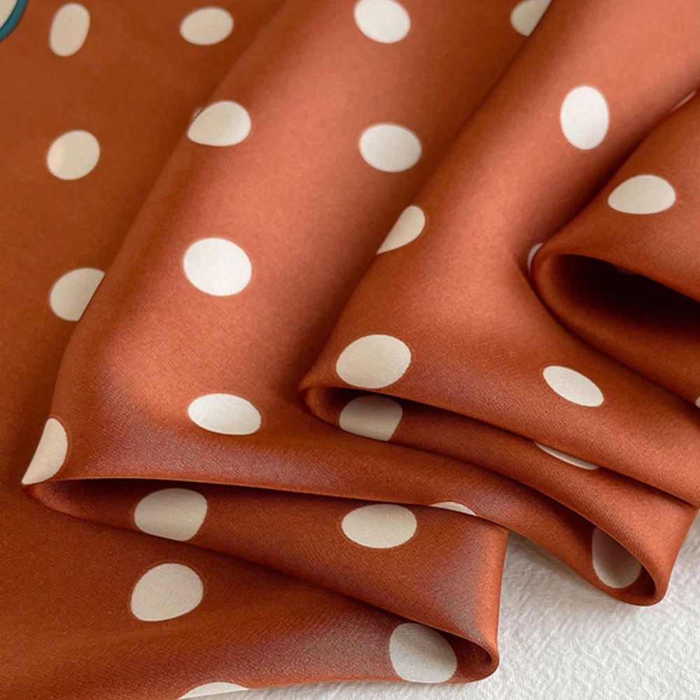 1 Stück Luxuriöses Elegantes Modisches 70 * 70cm Seiden-Bandana-Tuch mit Polka-Dot-Muster für Damen Geeignet für Tägliches Tragen und Als Geschenk – Detail 4
