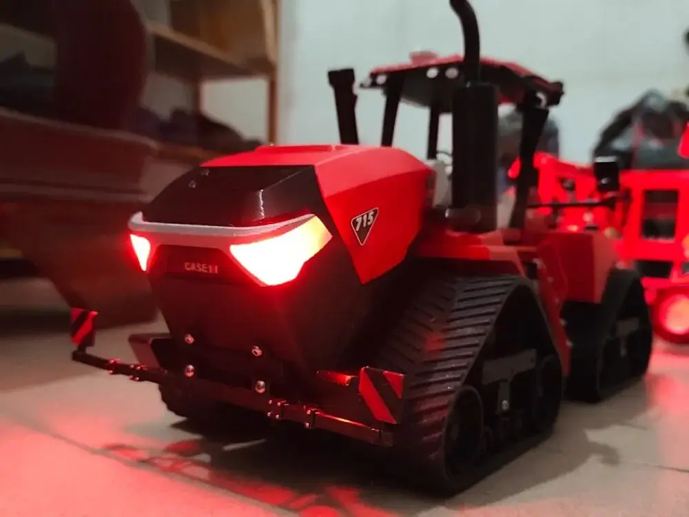 Suitable for 3D printing PETG material dynamic model modification of 715 tracked tractor simulation shell