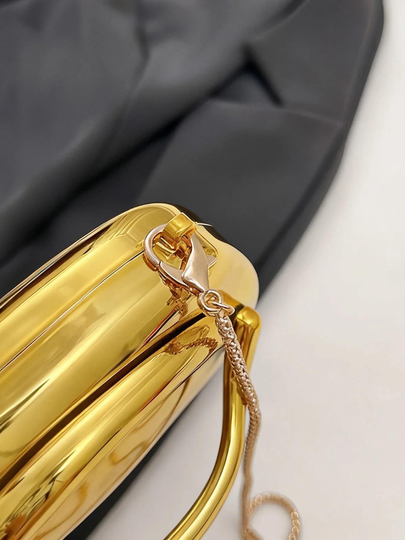 Mini-Version Modische Goldene Metallverschluss-Clutch-Tasche in Boxform für Damen, Abend-, Hochzeits-, Party-Ketten-Umhängetasche, Schultertasche – Detail 16