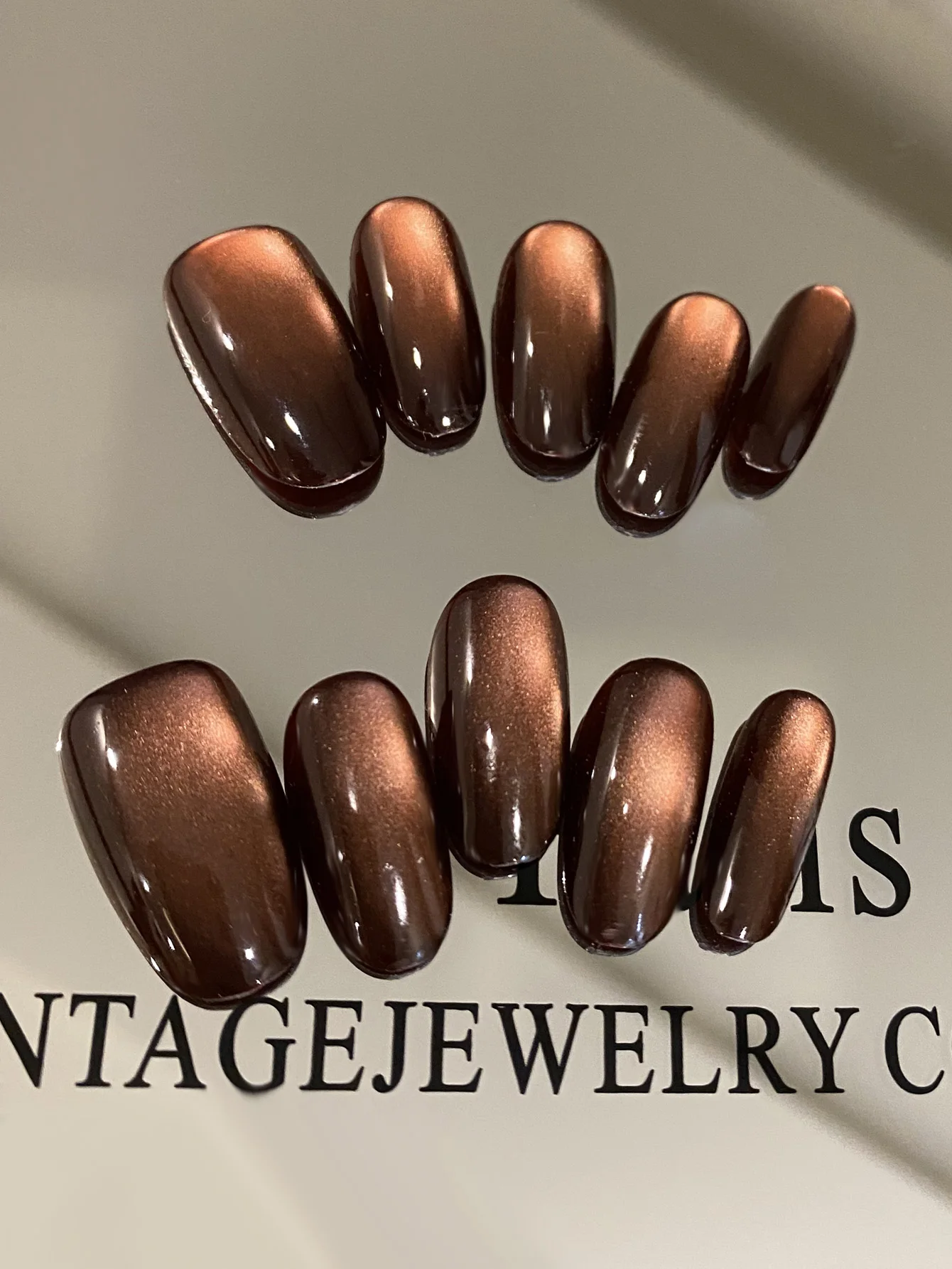 10 pçs imprensa em unhas curto marrom olhos de gato unhas falsas incluem 1 folha de abas adesivas & 1 pc mini arquivo