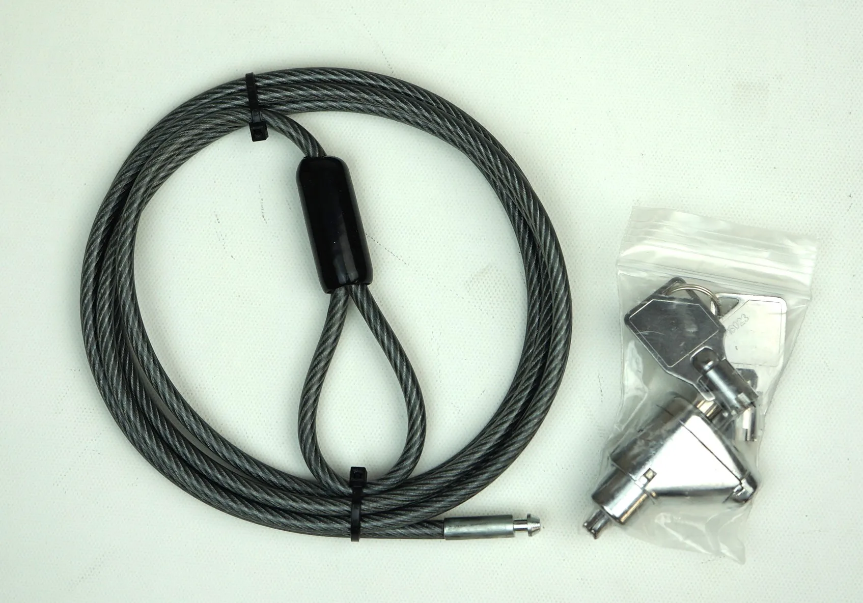 

CSP CSP-820-E-0X-0G-MK Guardian 820 Series Замок безопасности для ноутбука с главным ключом — 6 футов — дымчатый (темный — используемый, как новый