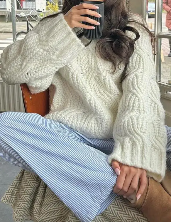 

New Autumn and Winter Solid Color Round Neck Loose Knit Sweater for Women, Casual and Simple Korean Style Loose Sweater