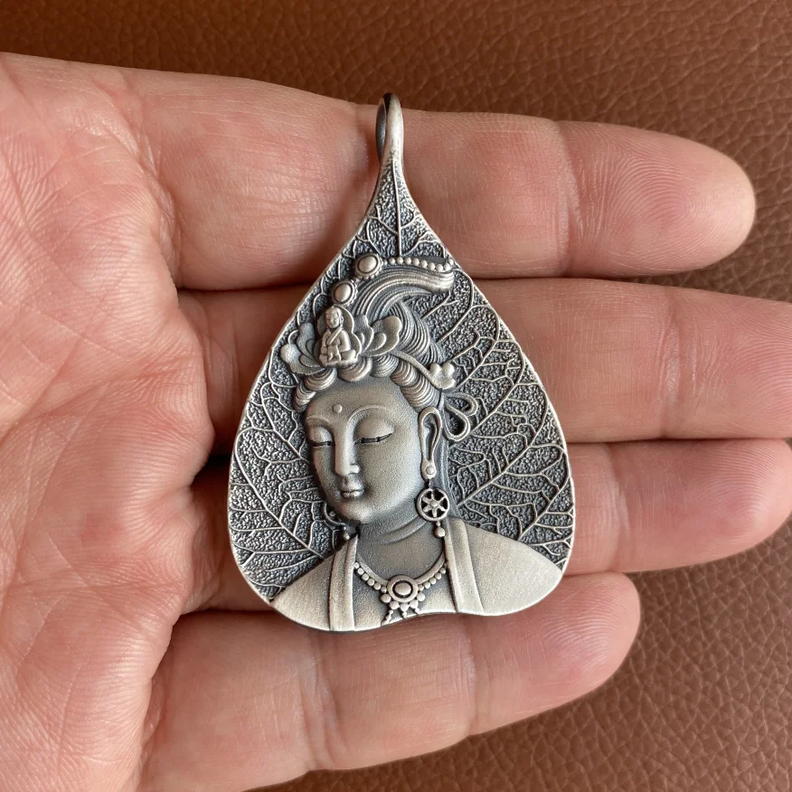 

Real S999 Silver Retro Leaf Guanyin Bodhisattva Pendant with Peace Thai Silver Necklace Pendant Jewerly