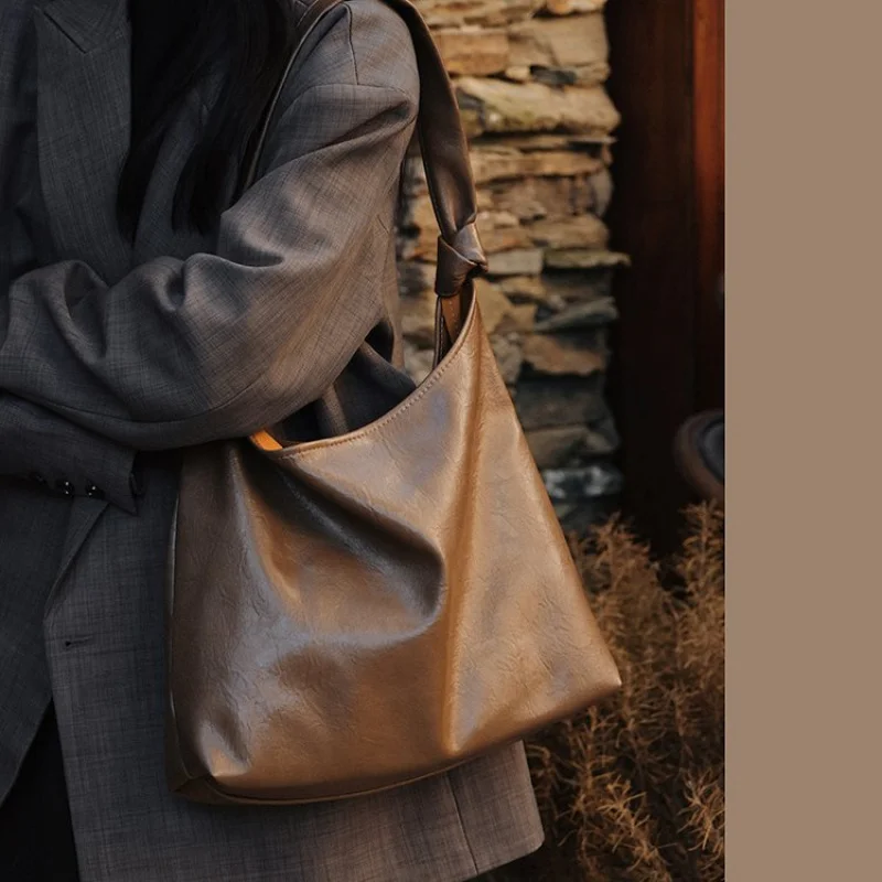 

Fashionable Leather Women's Messenger Bag Luxury Brand Classic Elegant Stylish Embellishment Trendy Commuter Daily Vintage Bag​