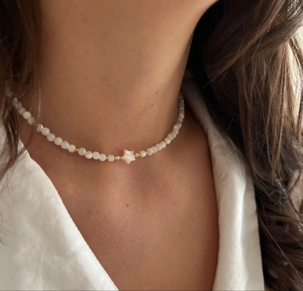 

Vlen White Shell Ball Bead Choker Necklace for Women Adjustable Star Pendant Boho Jewelry Summer Beach Vacation Festival Gift