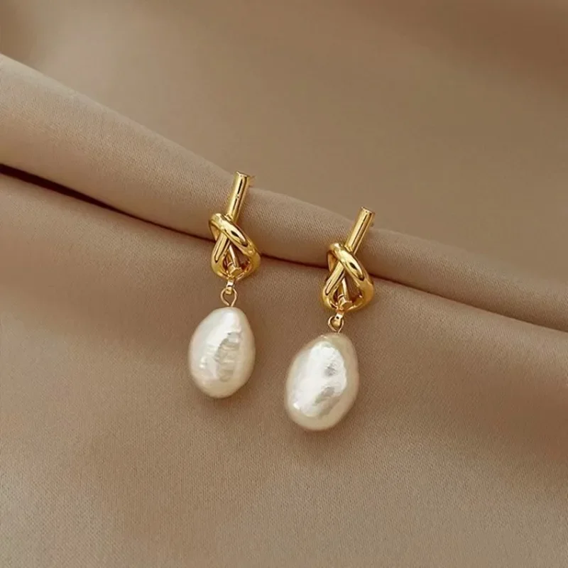 

2026 New French Elegant Gold Color Bean Spliced Flat Pearl Earrings for Korean Fashion Jewelry Party Women's Sweet Accessories