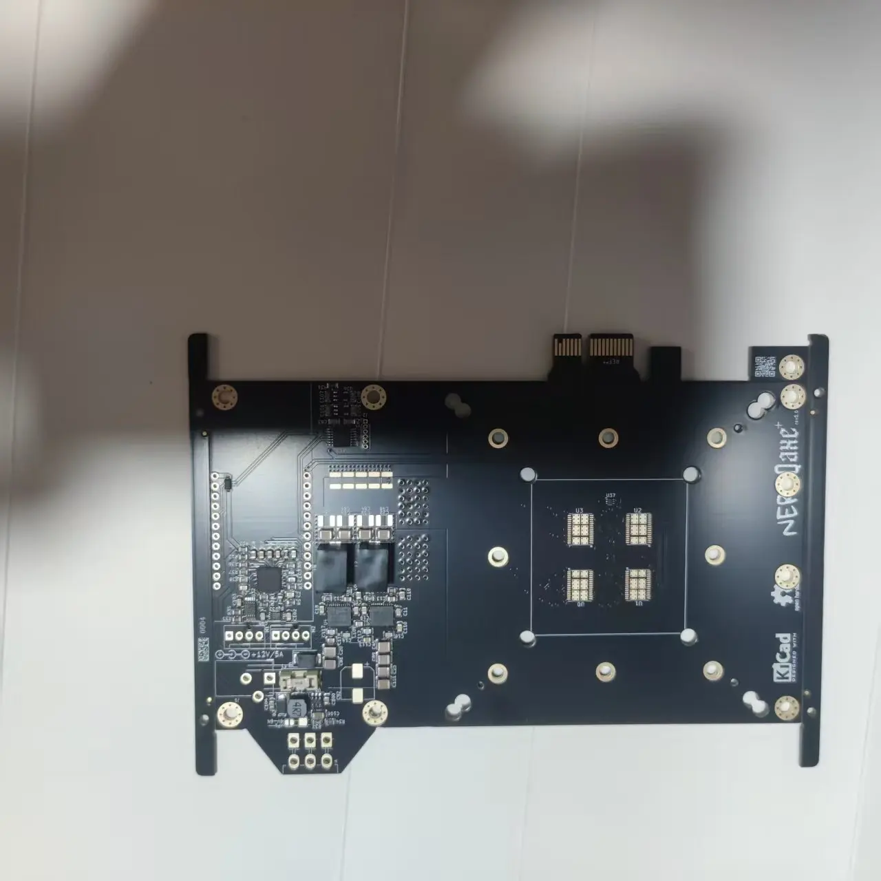 

Nerdqaxe+ Метод установки настольного компьютера Требуется только чип Bm1368 Пустая печатная плата