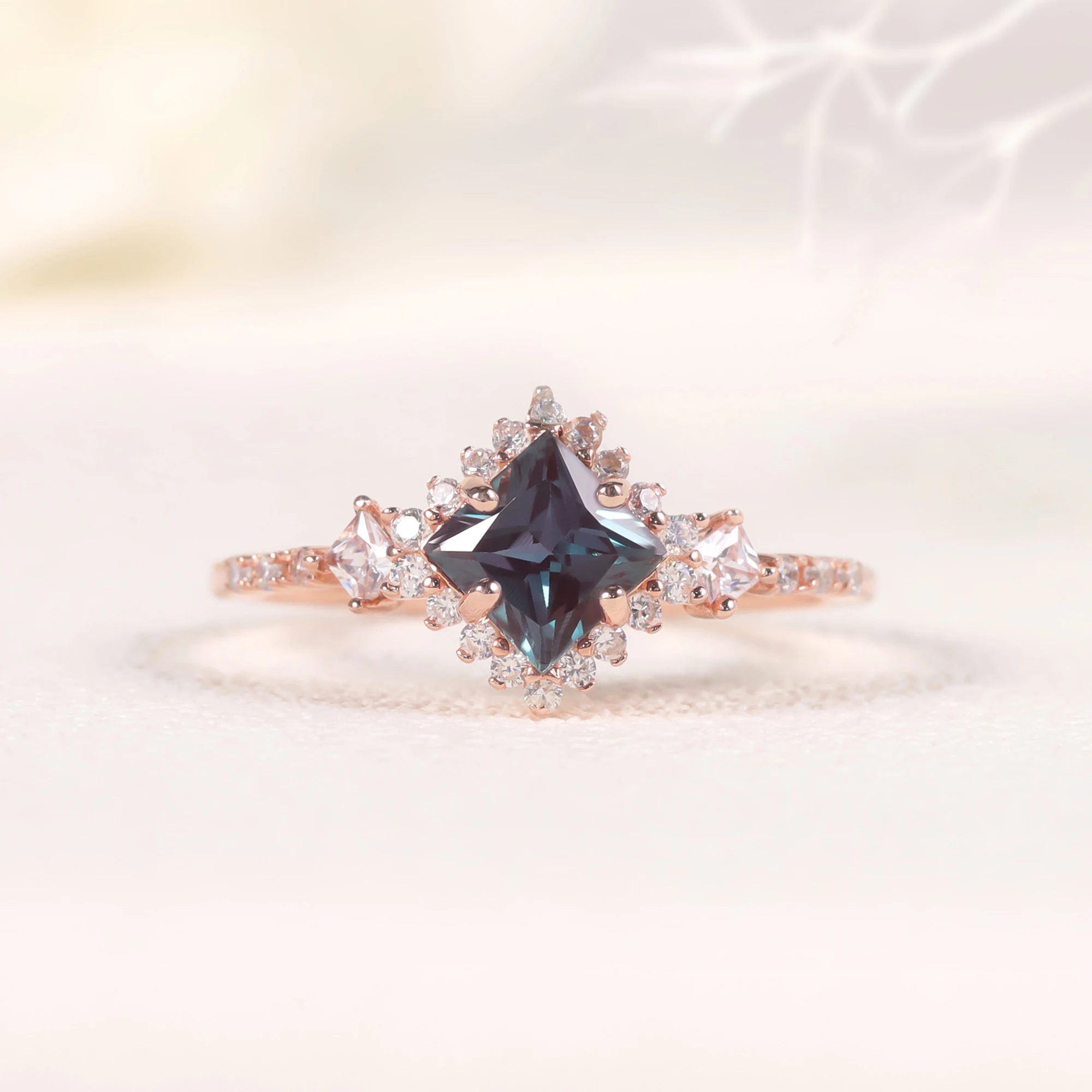 

GEM'S BALLET 925 Sterling Silver June Birthstone Vintage Ring 5x5mm Color Change Lab Alexandrite Engagement Ring Gift For Her