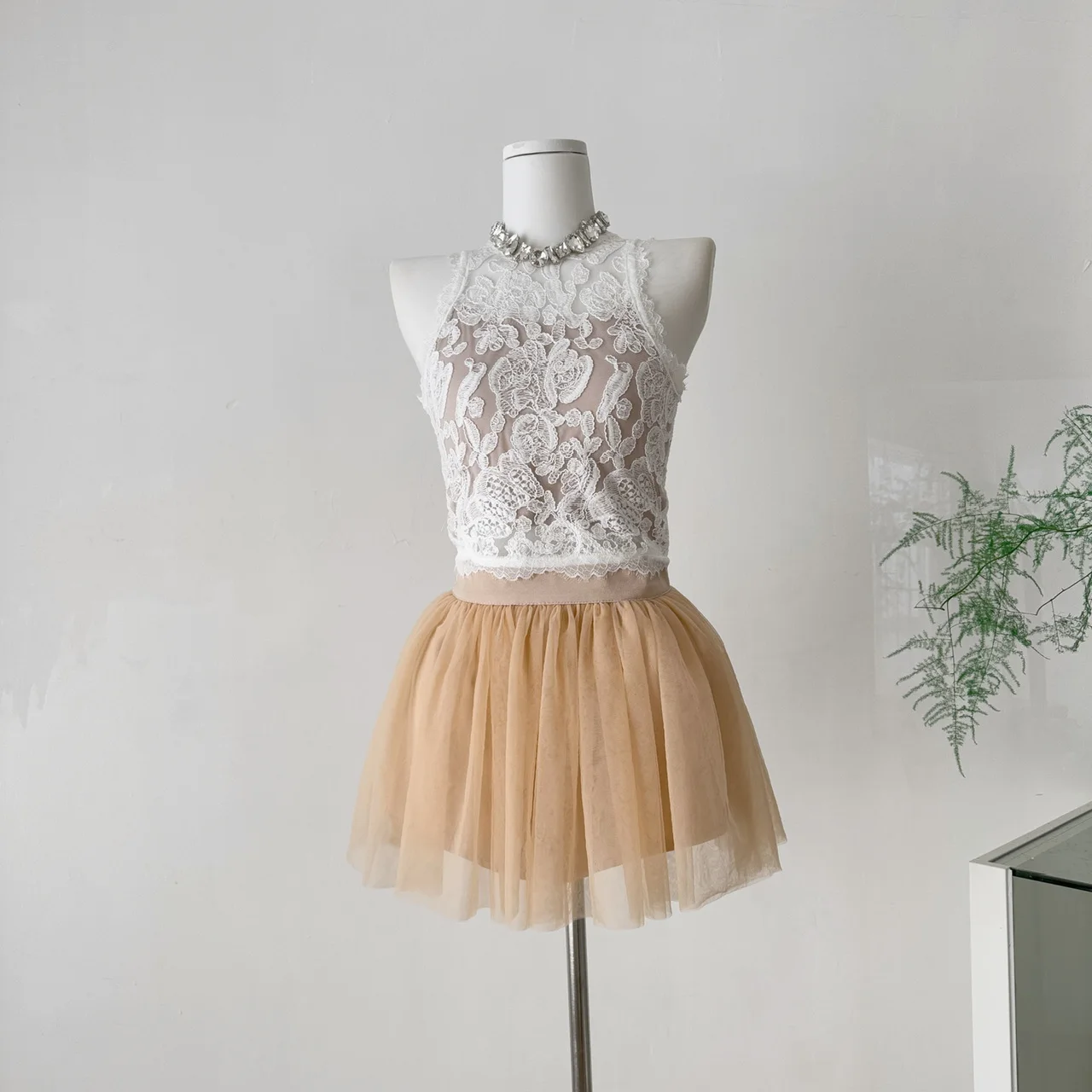 

Sexy Crochet Hollow Lace Vest + Mesh Puffy Skirt Two-piece Set Korean Style Skirt Sets