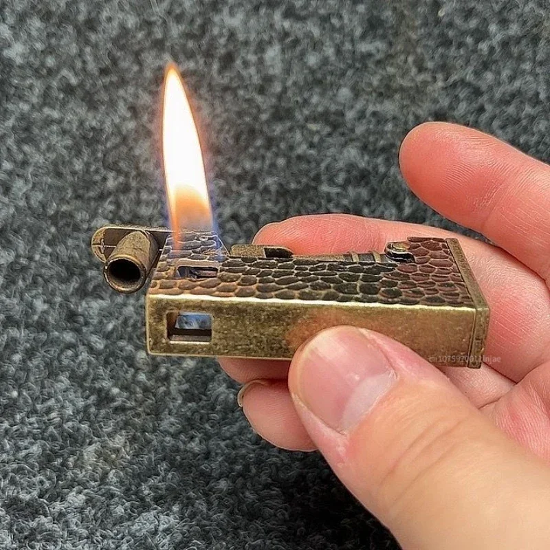 

Классический ретро винтажный изогнутый нож, масляная зажигалка, креативное штампование, металлический воспламенитель, мужской подарок, маленький инструмент, аксессуары для курения, катящиеся