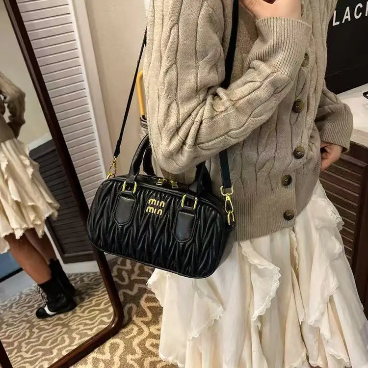 

Новинка 2023 года, пышная женская сумка через плечо с мягкой подушкой и верхней ручкой, минималистичная сумка с напуском для ежедневного использования