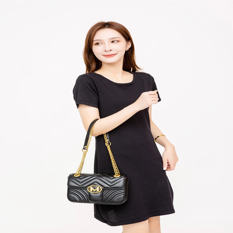 Women's Bag 2024 New Niche Design High-end Texture Chain Water Ripple Love One-shoulder Diagonal Small Square Bag